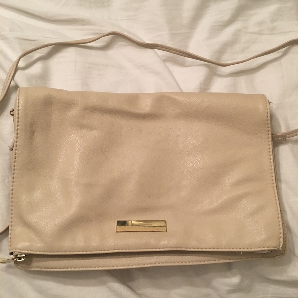 Cream crossbody with removable strap